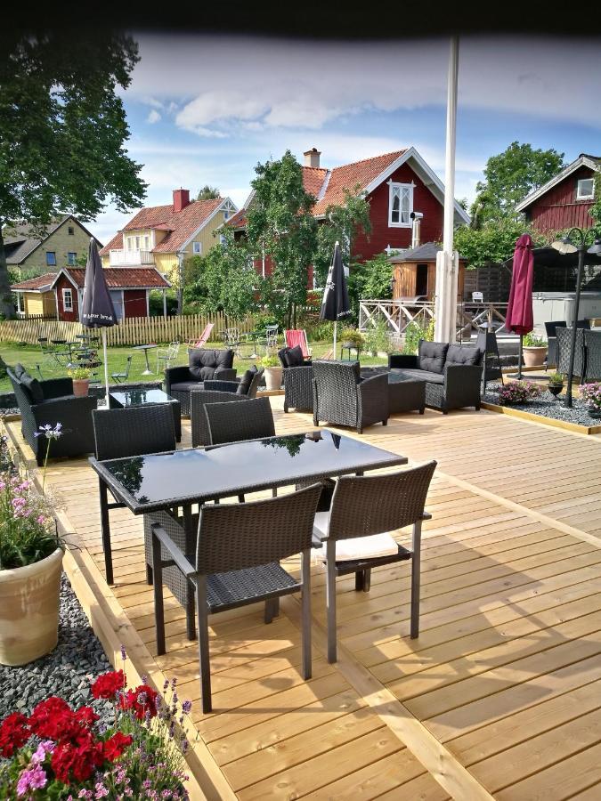 Hotell Floras Tradgard Öregrund Екстериор снимка