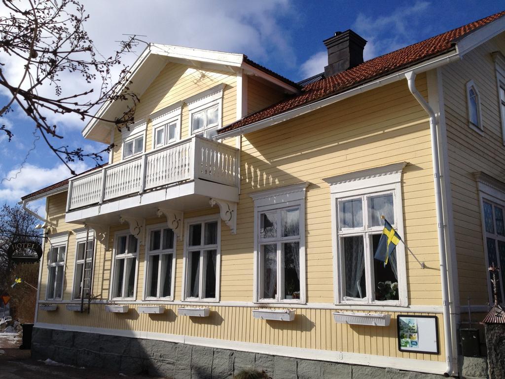 Hotell Floras Tradgard Öregrund Екстериор снимка