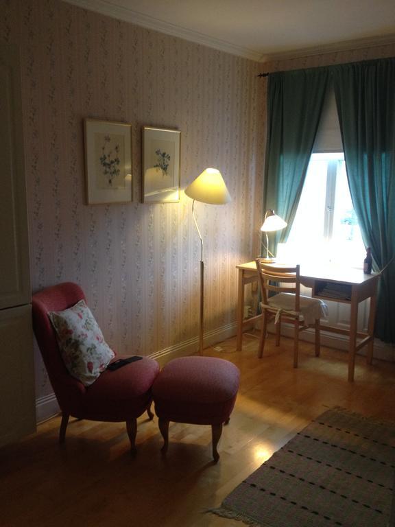 Hotell Floras Tradgard Öregrund Екстериор снимка