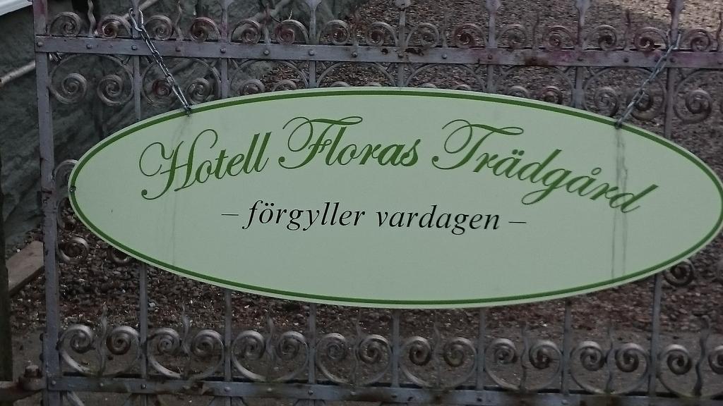 Hotell Floras Tradgard Öregrund Екстериор снимка