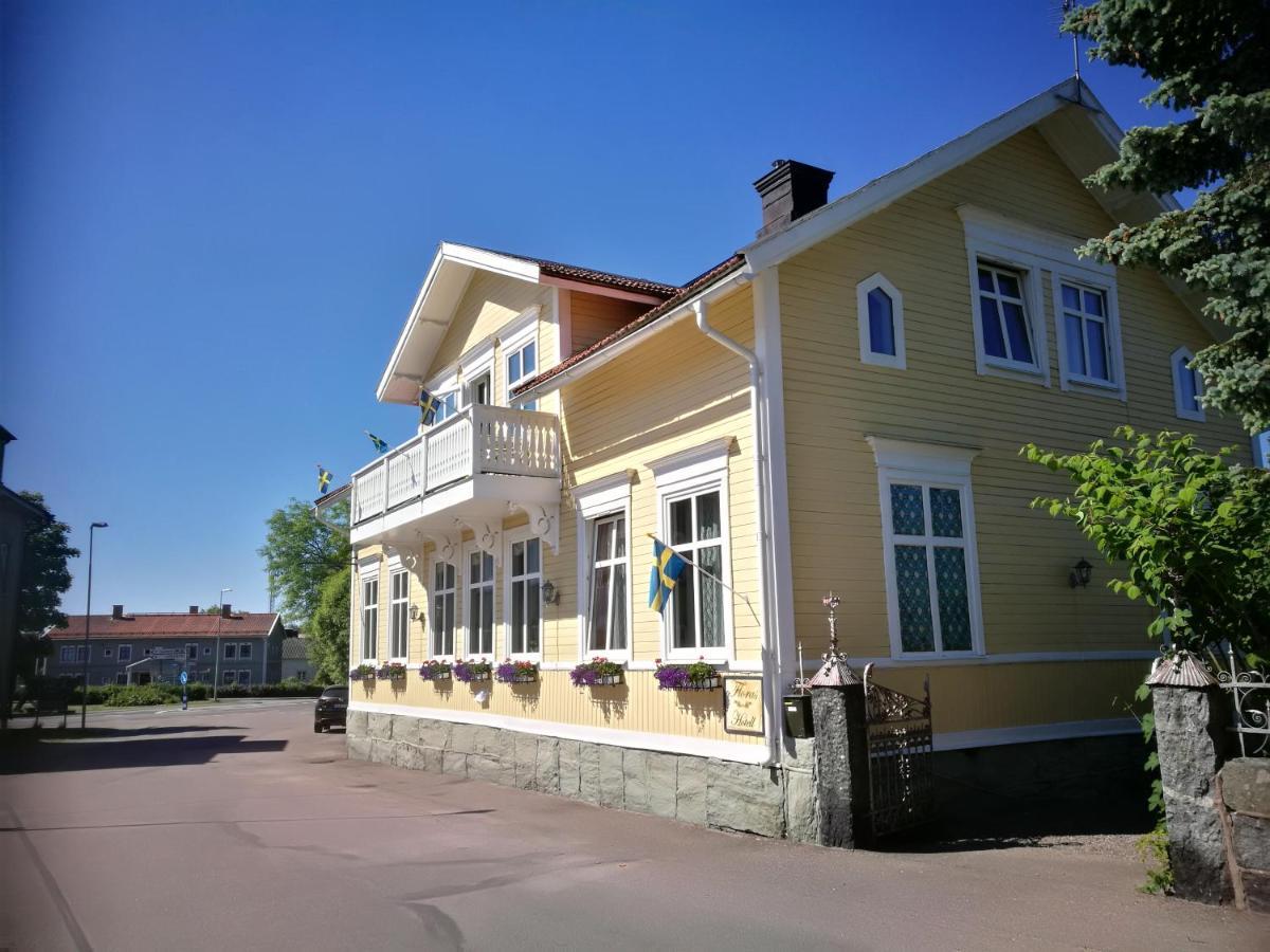 Hotell Floras Tradgard Öregrund Екстериор снимка